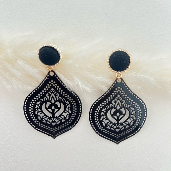 Edgy Art Nouveau Dangle Earrings - Stylish Ornate Earrings - Bohemian Earrings - Picture 6 of 9